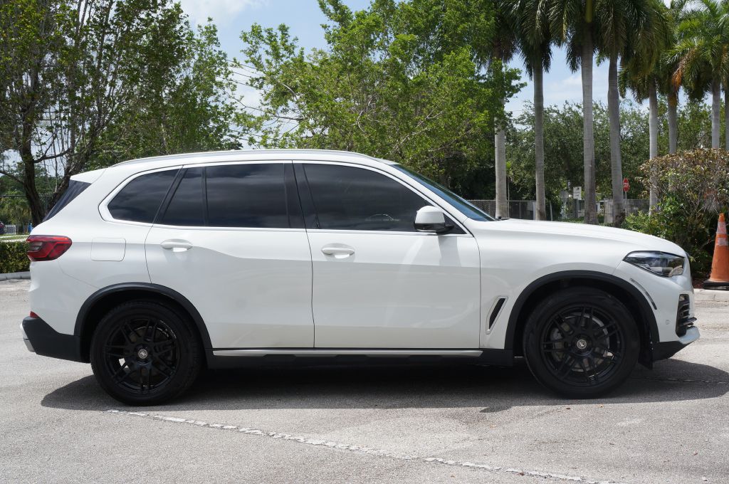 Photo 10 of this BMW X5 SDRIVE40I