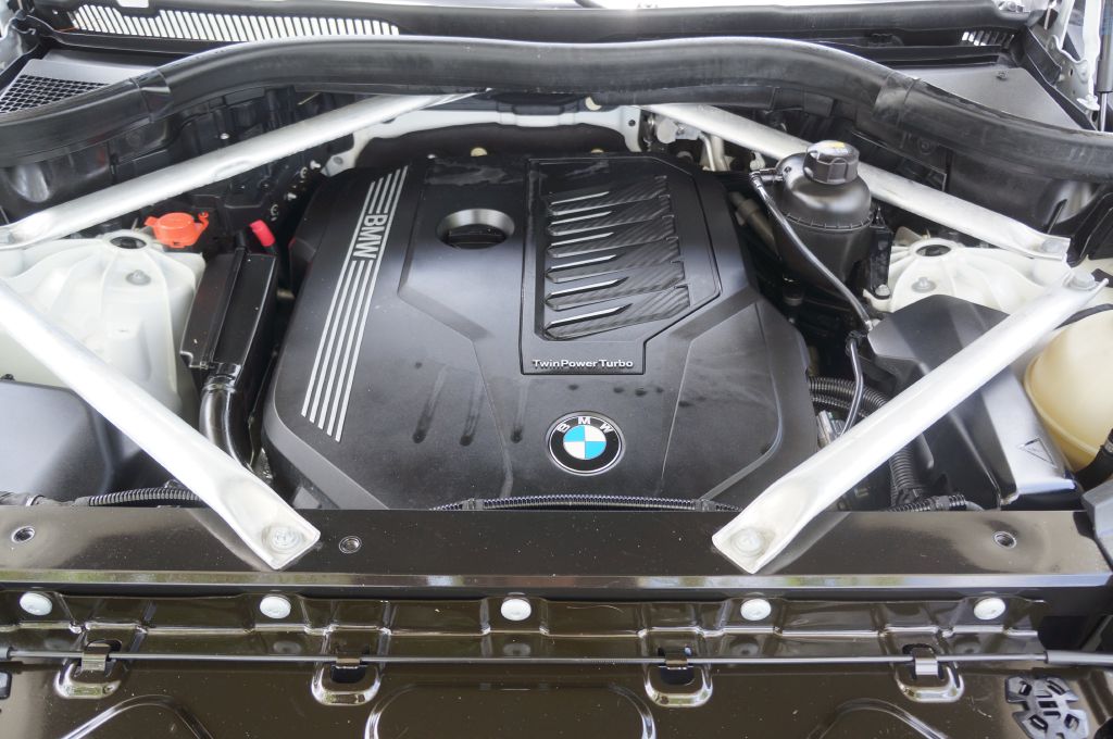 Photo 14 of this BMW X5 SDRIVE40I