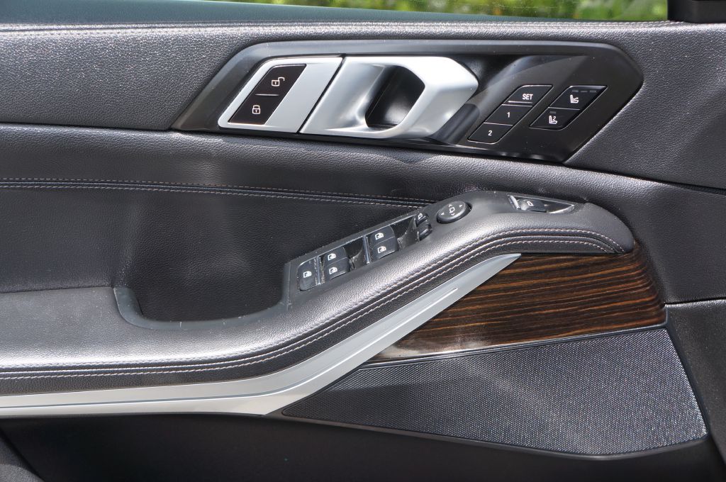 Photo 16 of this BMW X5 SDRIVE40I