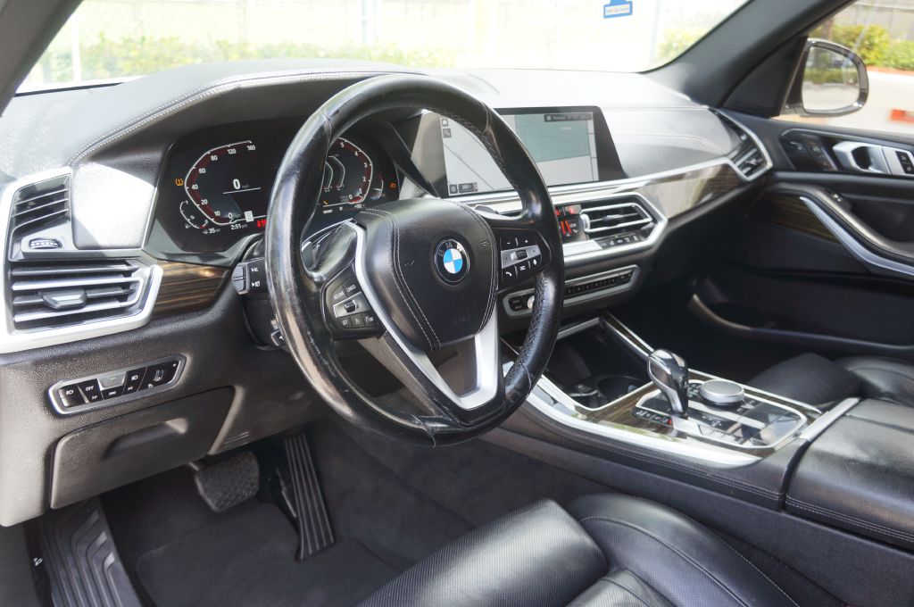Photo 17 of this BMW X5 SDRIVE40I