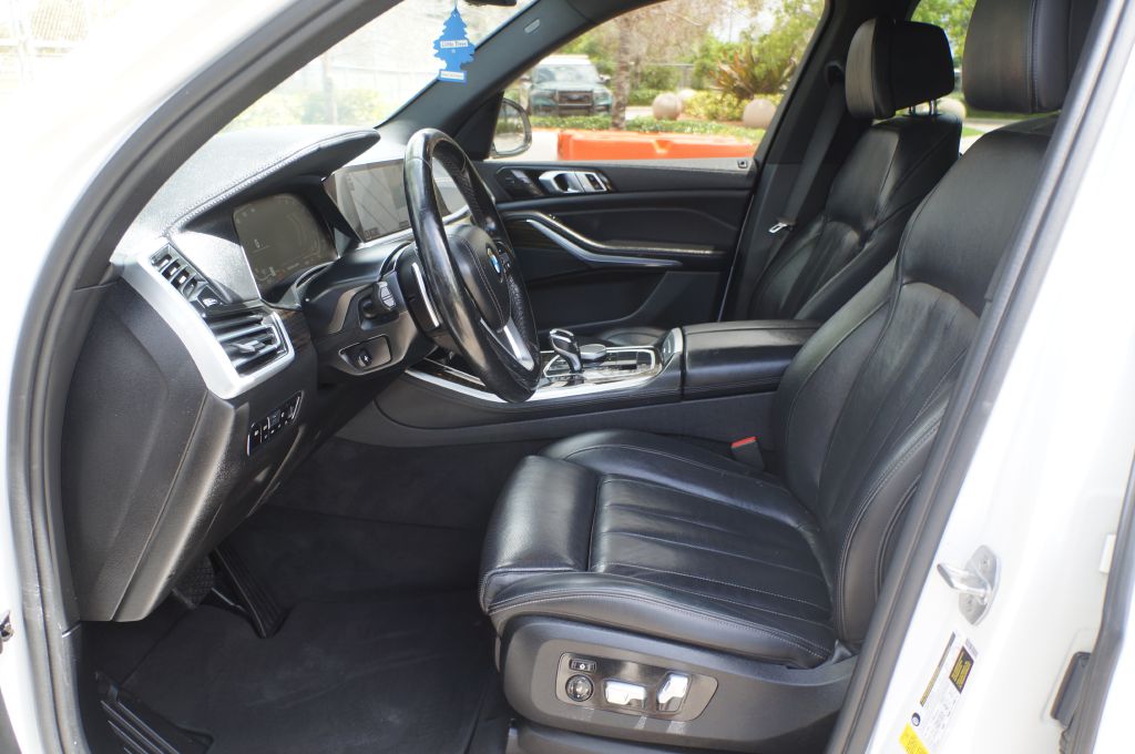 Photo 18 of this BMW X5 SDRIVE40I