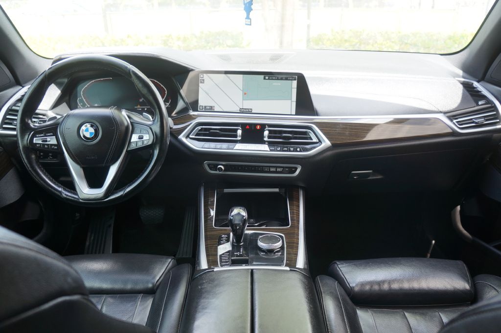 Photo 25 of this BMW X5 SDRIVE40I
