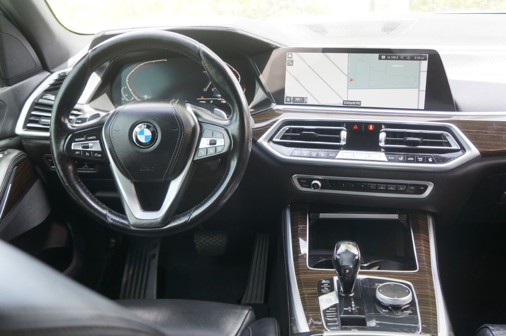 Photo 26 of this BMW X5 SDRIVE40I