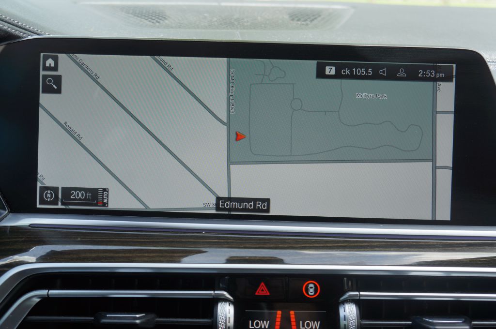 Photo 28 of this BMW X5 SDRIVE40I