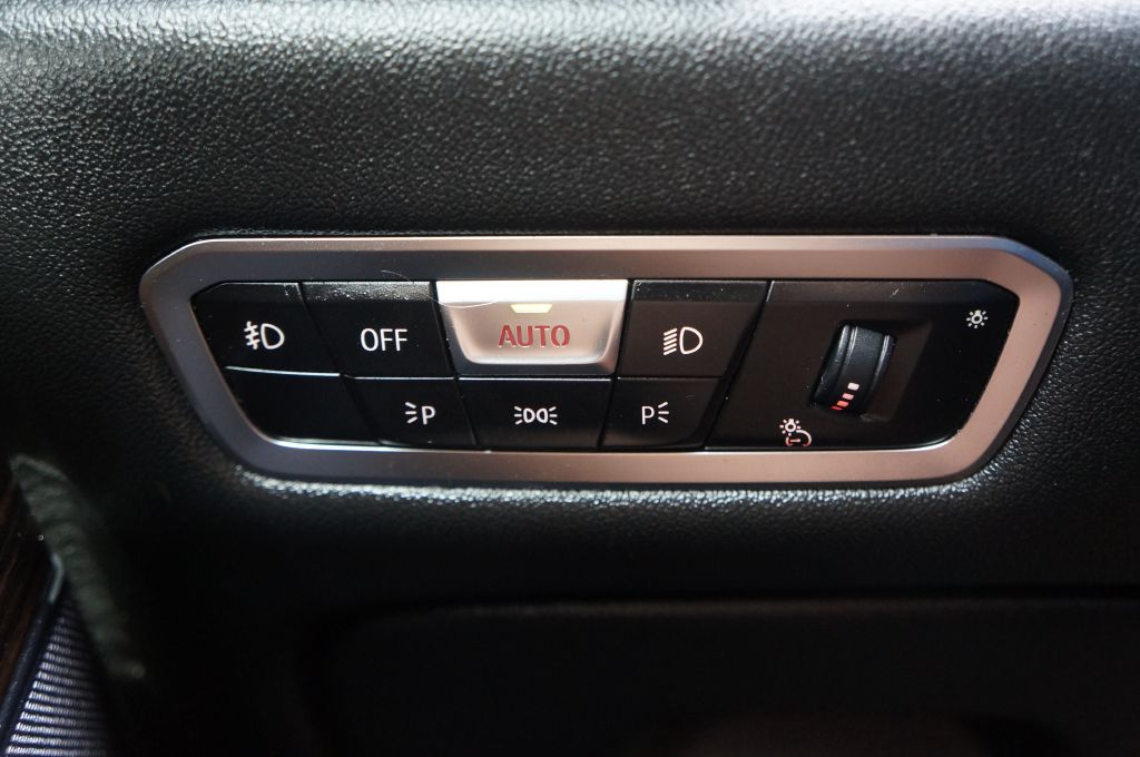Photo 34 of this BMW X5 SDRIVE40I