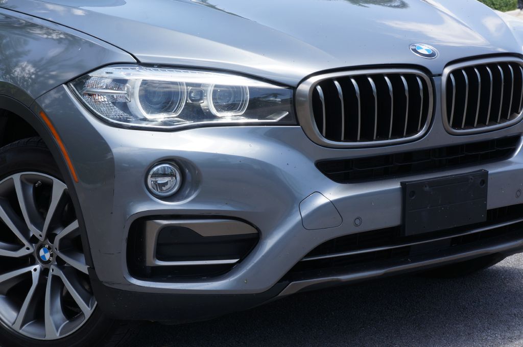 Photo 13 of this BMW X6 XDRIVE35I