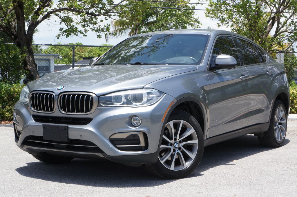 Photo 2 of this BMW X6 XDRIVE35I