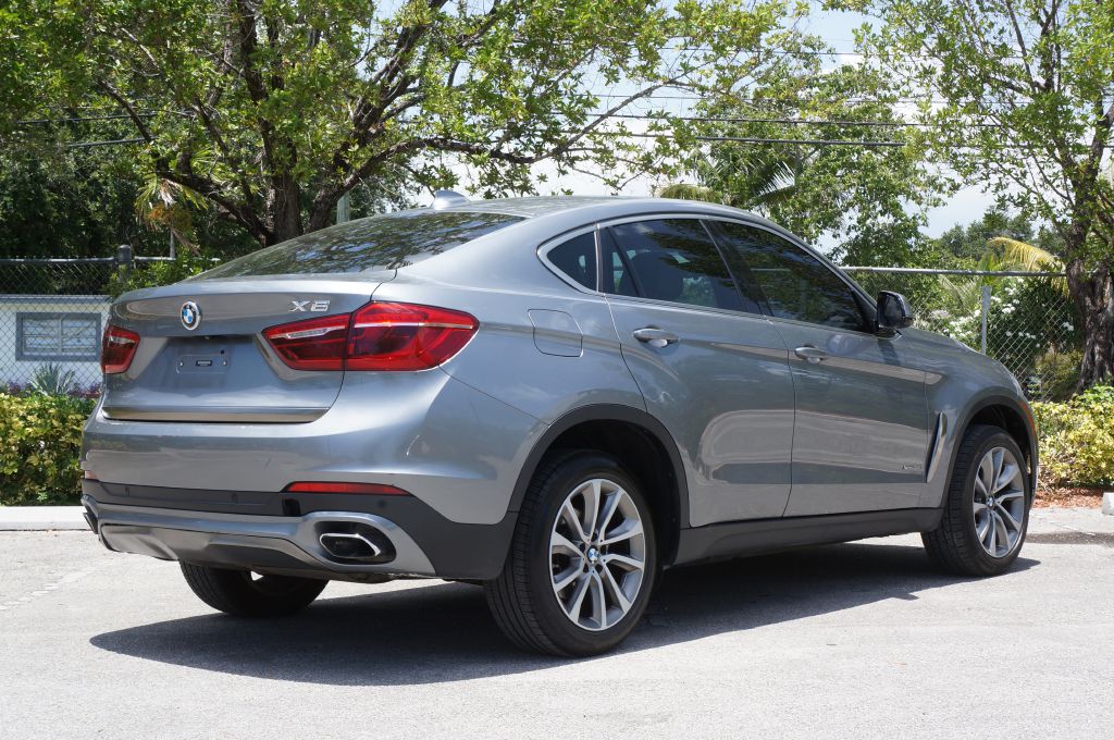Photo 10 of this BMW X6 XDRIVE35I