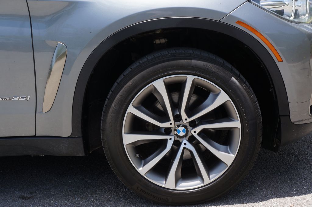 Photo 17 of this BMW X6 XDRIVE35I