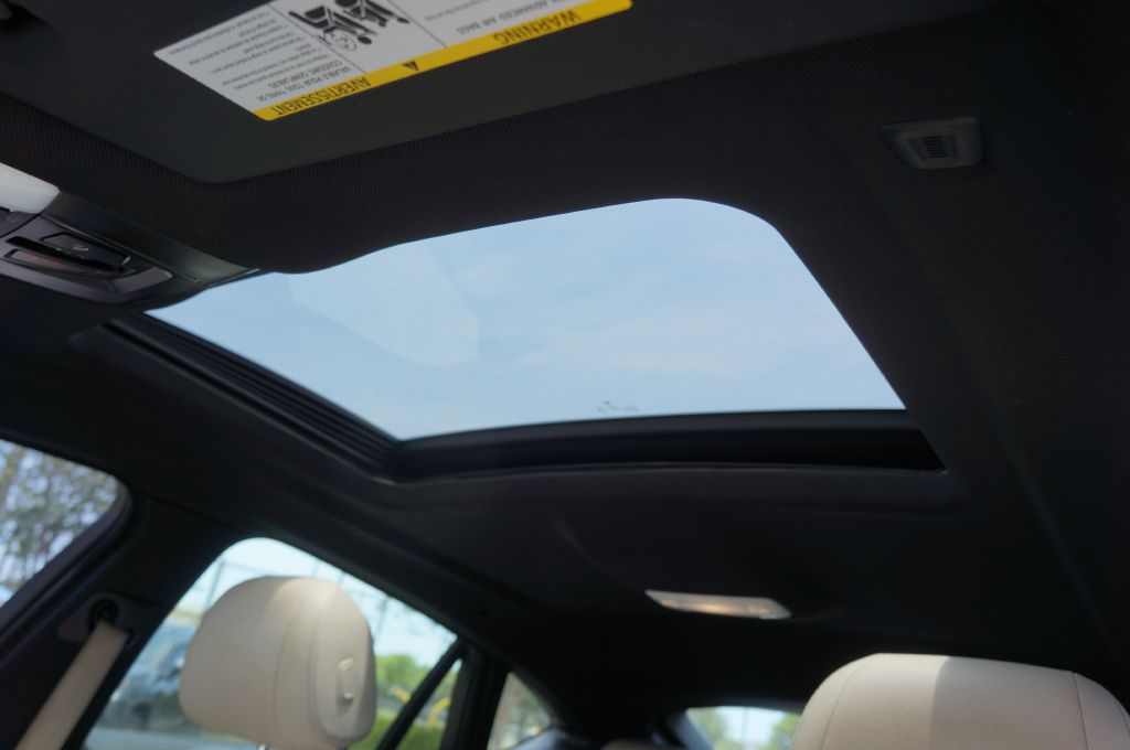 Photo 28 of this BMW X6 XDRIVE35I
