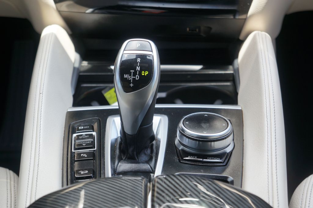 Photo 37 of this BMW X6 XDRIVE35I