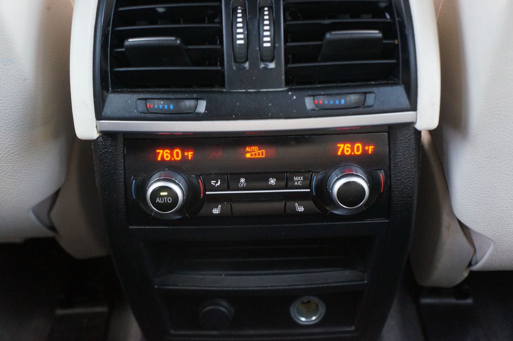Photo 27 of this BMW X6 XDRIVE35I