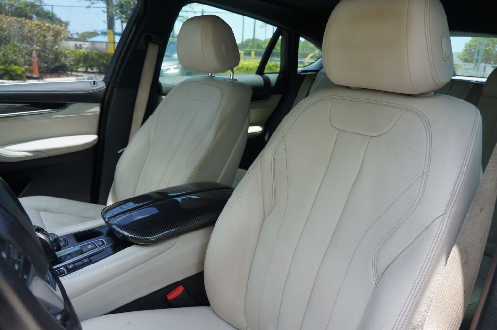 Photo 23 of this BMW X6 XDRIVE35I
