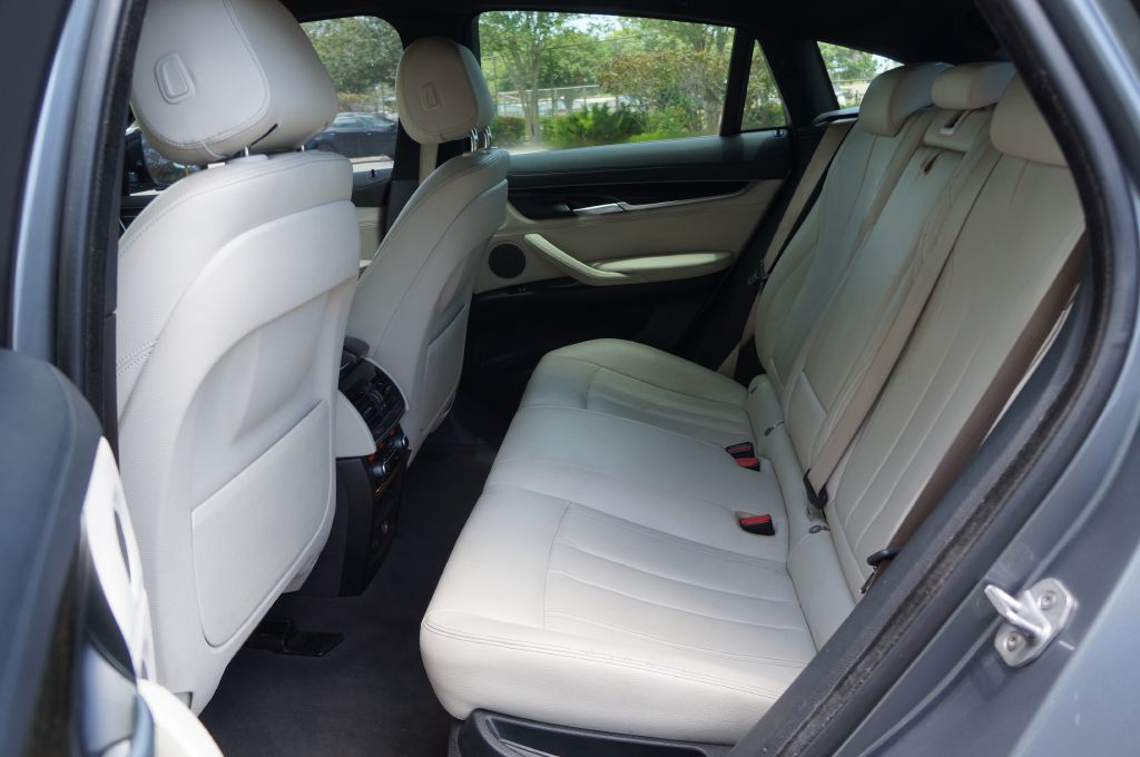 Photo 26 of this BMW X6 XDRIVE35I