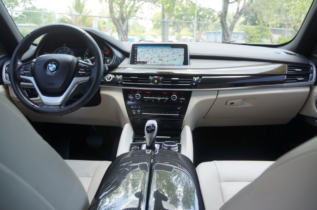 Photo 29 of this BMW X6 XDRIVE35I