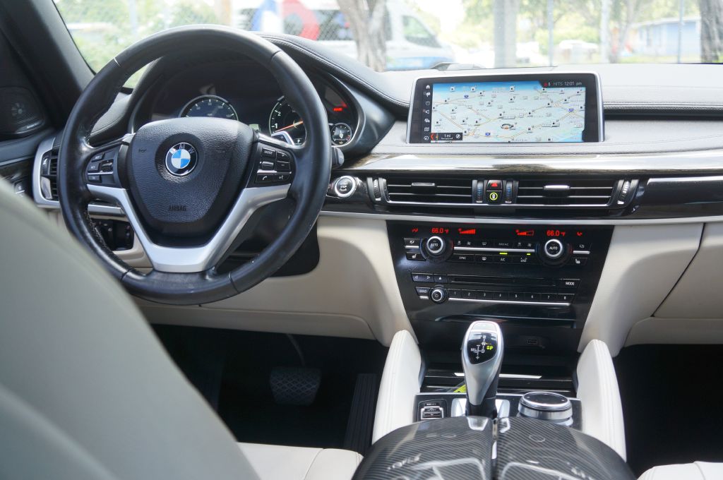 Photo 30 of this BMW X6 XDRIVE35I
