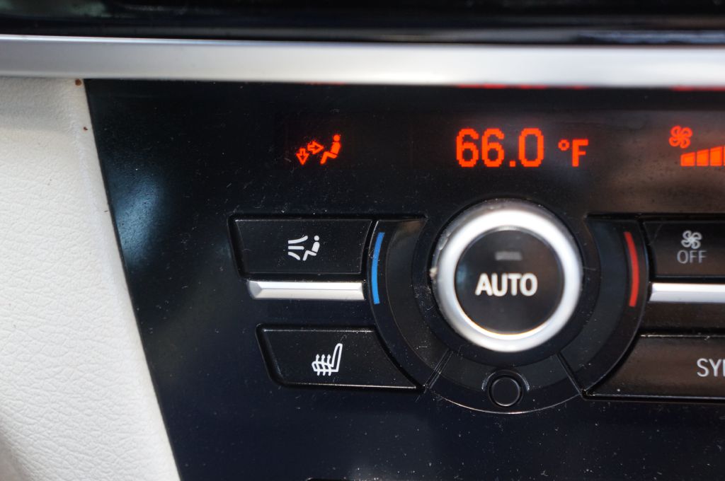 Photo 36 of this BMW X6 XDRIVE35I