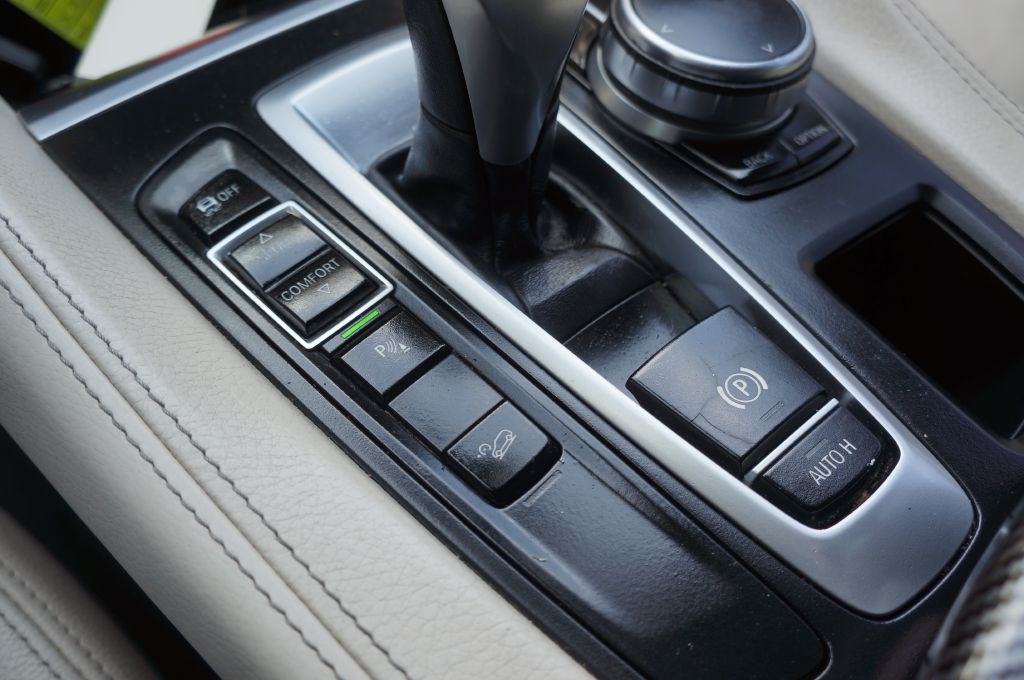 Photo 38 of this BMW X6 XDRIVE35I