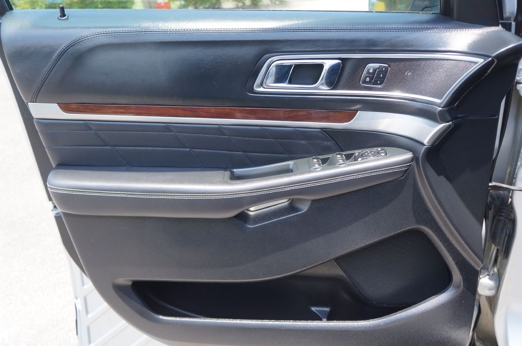 Photo 20 of this FORD EXPLORER PLAT
