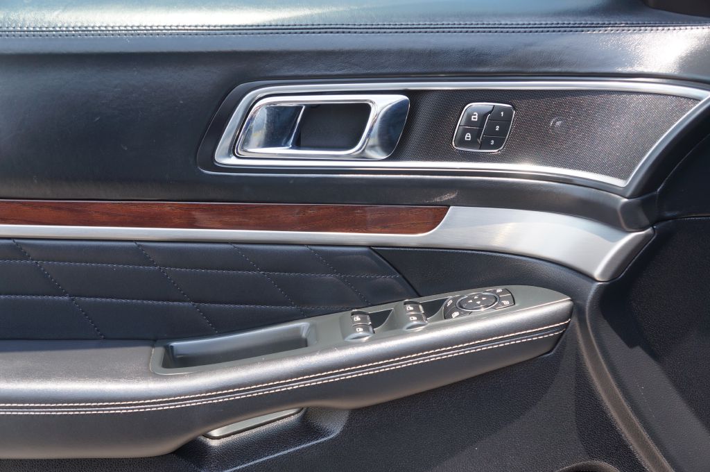 Photo 21 of this FORD EXPLORER PLAT
