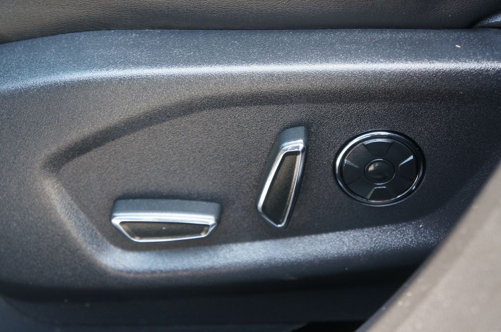 Photo 25 of this FORD EXPLORER PLAT