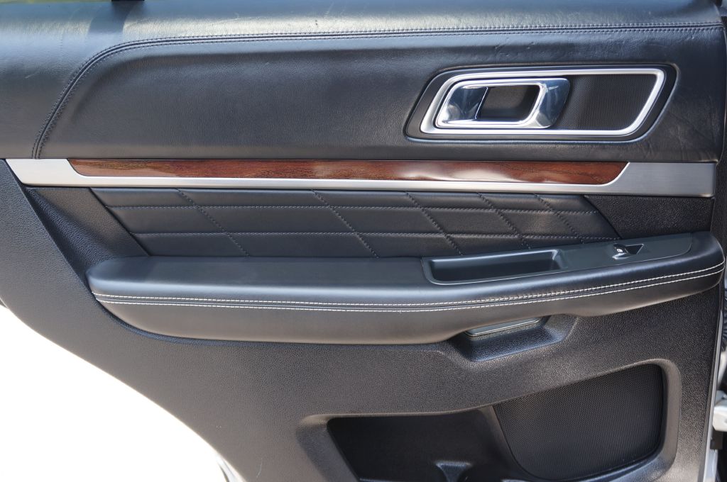 Photo 26 of this FORD EXPLORER PLAT