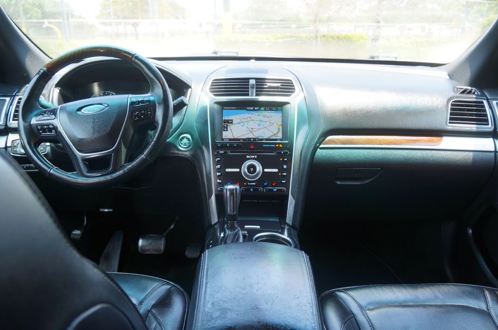 Photo 30 of this FORD EXPLORER PLAT