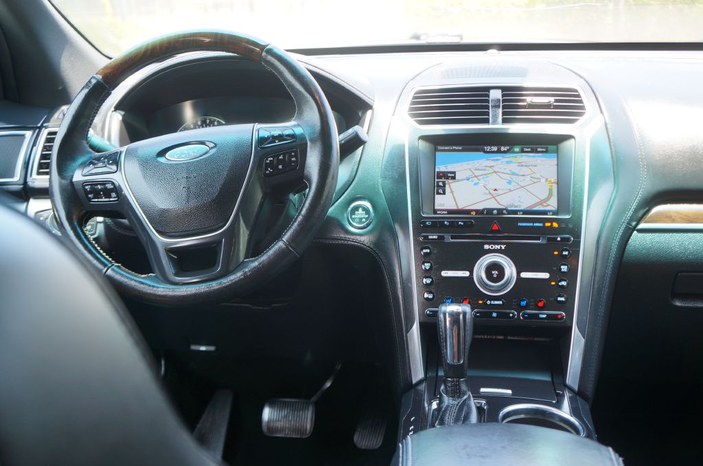 Photo 31 of this FORD EXPLORER PLAT