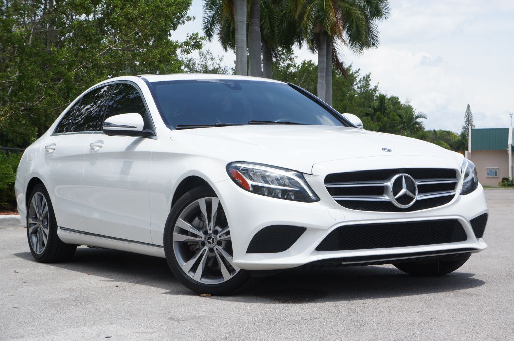 Photo 5 of this MERCEDES-BENZ C-CLASS