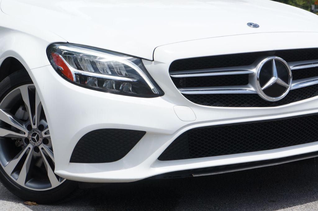 Photo 13 of this MERCEDES-BENZ C-CLASS