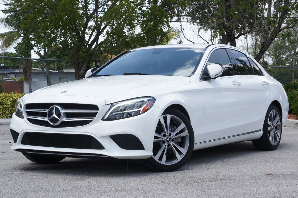 Photo 2 of this MERCEDES-BENZ C-CLASS