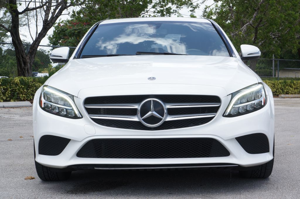 Photo 3 of this MERCEDES-BENZ C-CLASS
