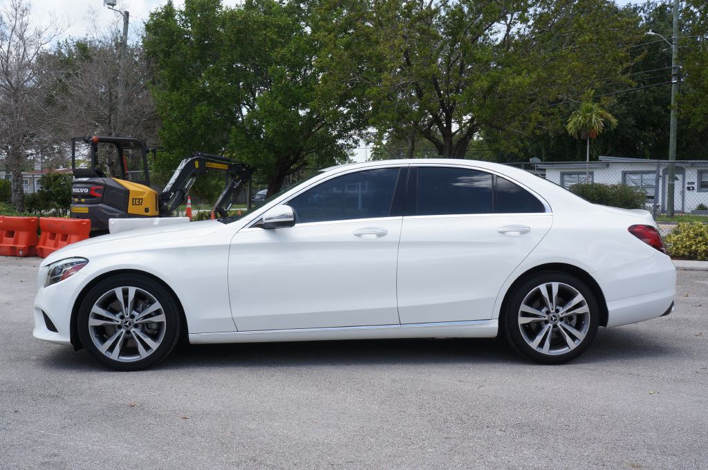 Photo 6 of this MERCEDES-BENZ C-CLASS