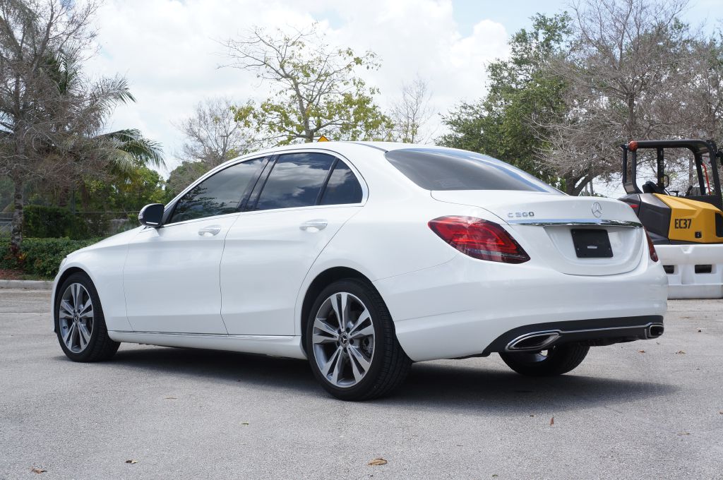 Photo 7 of this MERCEDES-BENZ C-CLASS