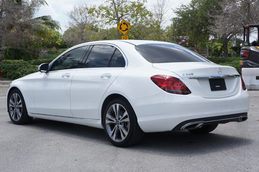 Photo 8 of this MERCEDES-BENZ C-CLASS