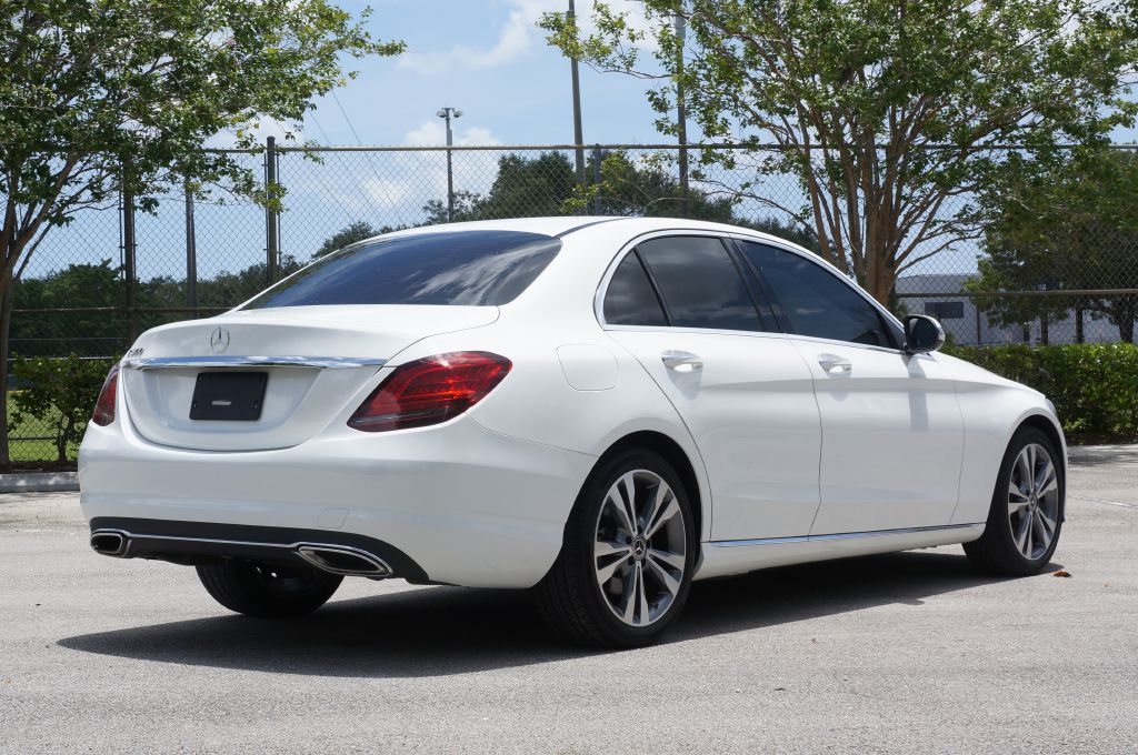 Photo 10 of this MERCEDES-BENZ C-CLASS