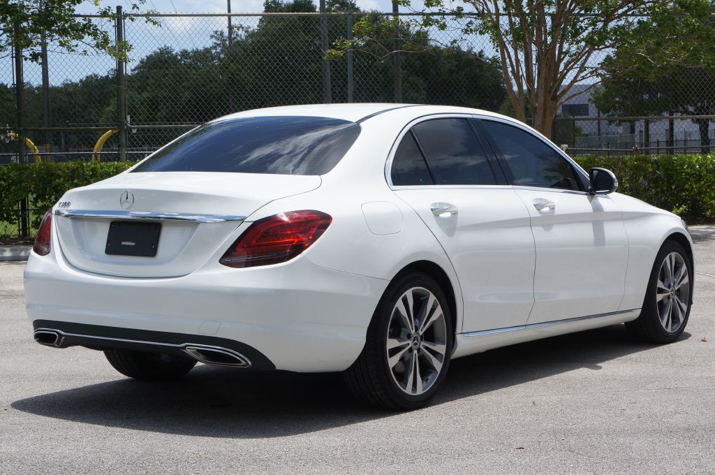 Photo 11 of this MERCEDES-BENZ C-CLASS