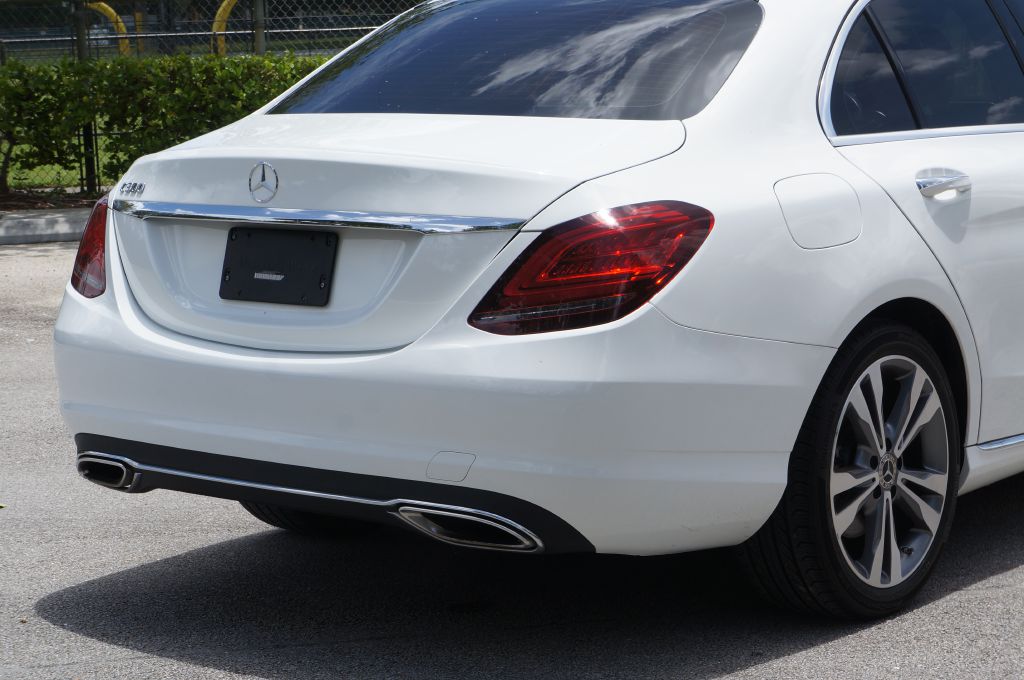 Photo 14 of this MERCEDES-BENZ C-CLASS