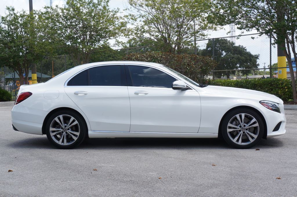 Photo 12 of this MERCEDES-BENZ C-CLASS
