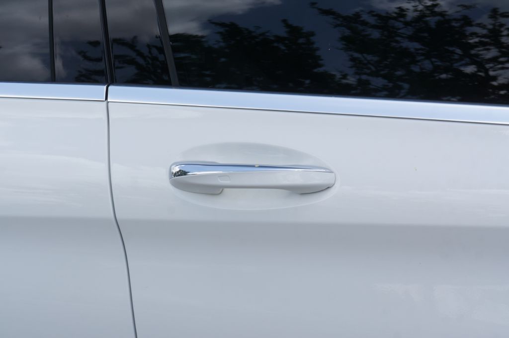 Photo 16 of this MERCEDES-BENZ C-CLASS