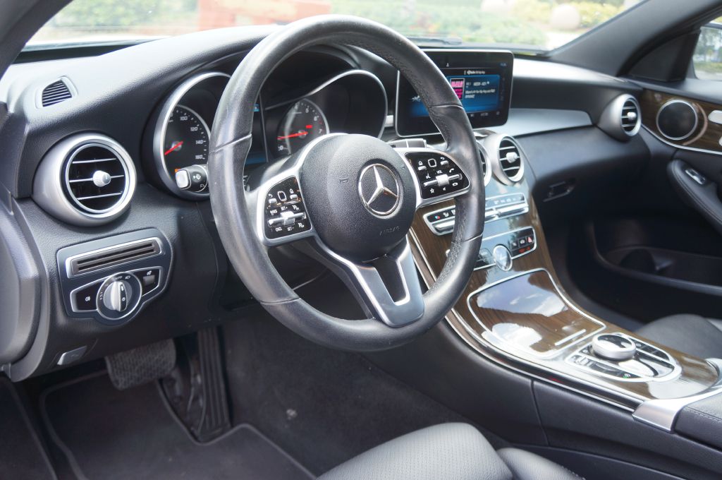 Photo 20 of this MERCEDES-BENZ C-CLASS