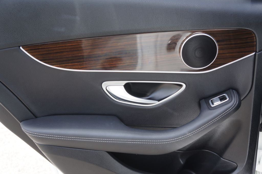 Photo 23 of this MERCEDES-BENZ C-CLASS
