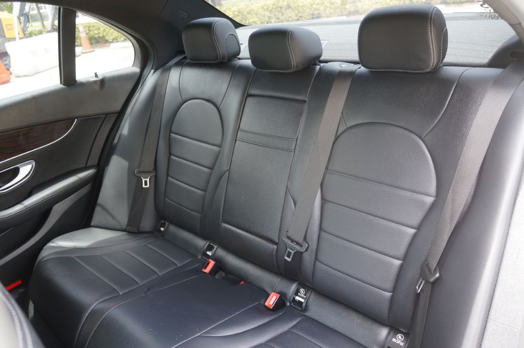 Photo 25 of this MERCEDES-BENZ C-CLASS