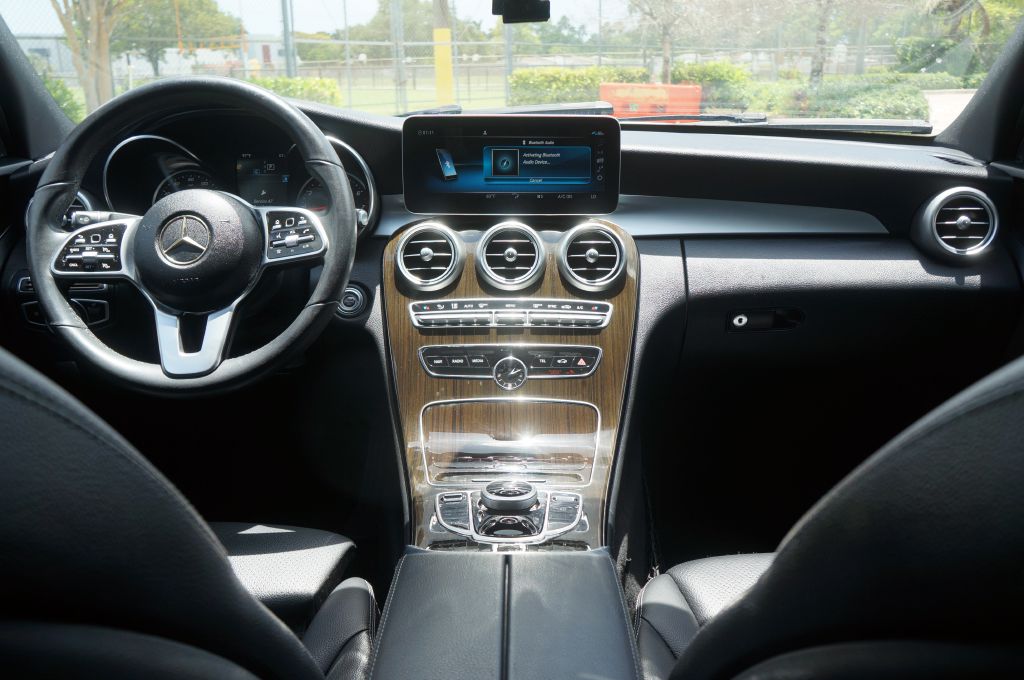 Photo 26 of this MERCEDES-BENZ C-CLASS