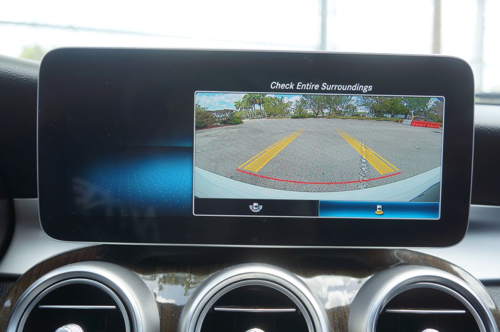 Photo 30 of this MERCEDES-BENZ C-CLASS