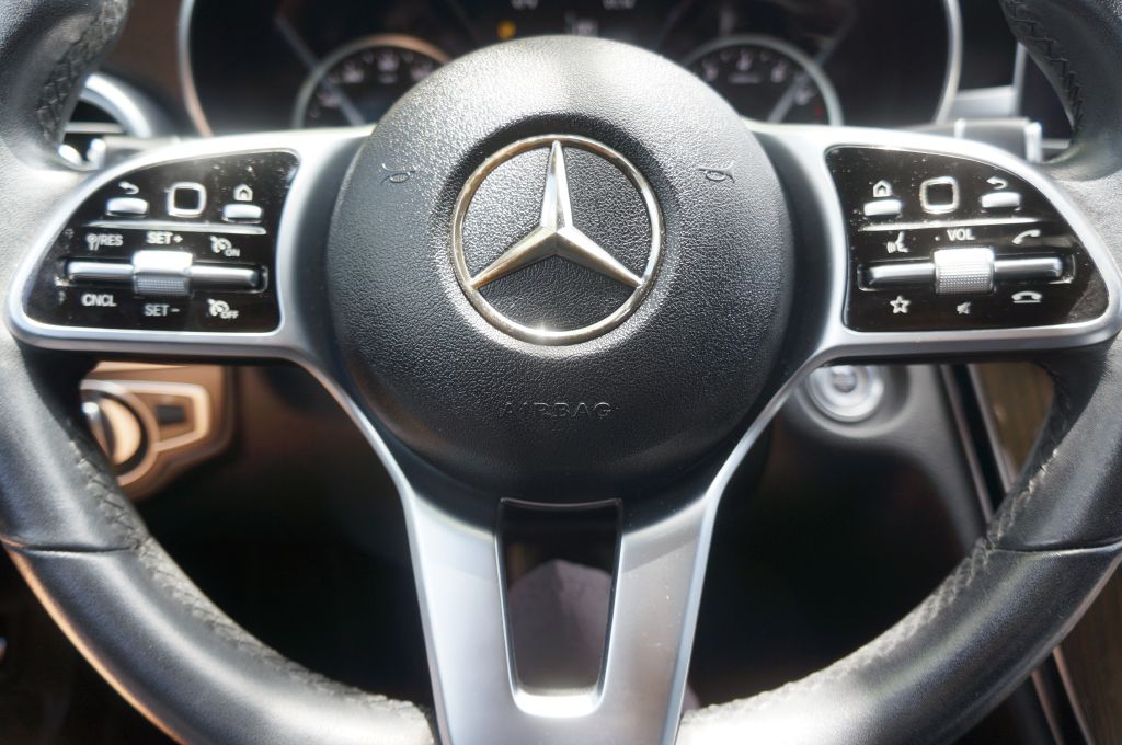 Photo 35 of this MERCEDES-BENZ C-CLASS