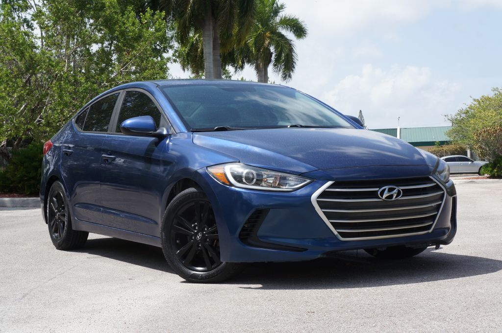 Photo 4 of this HYUNDAI ELANTRA SE