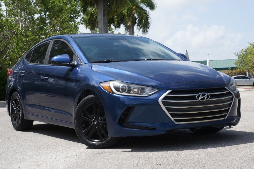 Photo 5 of this HYUNDAI ELANTRA SE