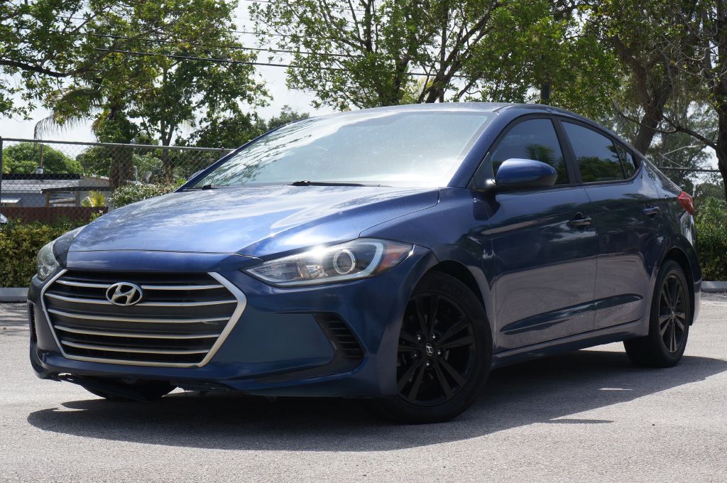 Photo 2 of this HYUNDAI ELANTRA SE