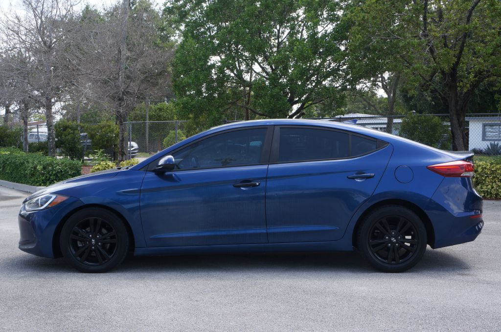 Photo 6 of this HYUNDAI ELANTRA SE